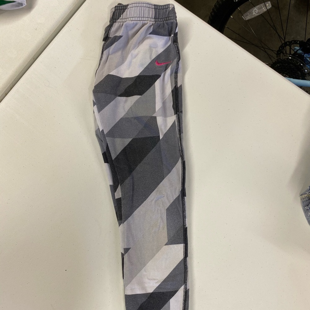 Girls Nike leggings